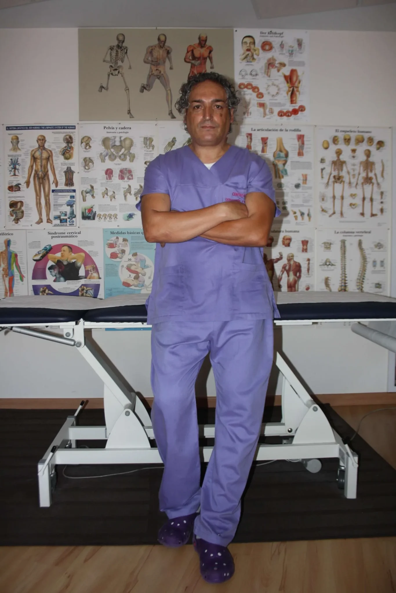 Miguel Sánchez en la consulta de MS Osteopatía